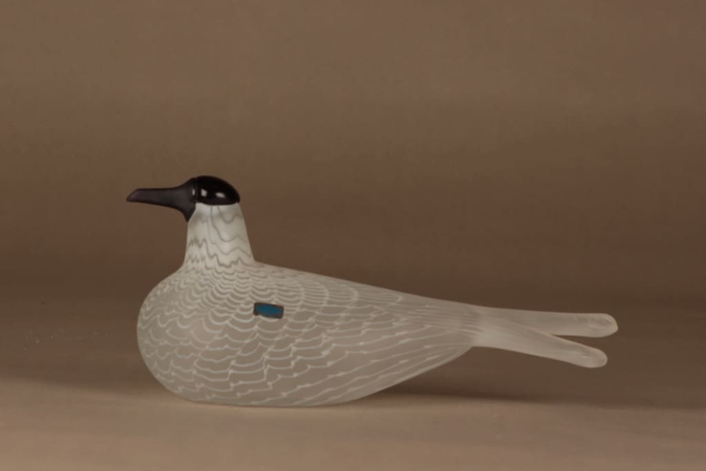 Nuutajärvi lintu Räyskä, suunnittelija Oiva Toikka, Kihu|signeerattu, numeroitu