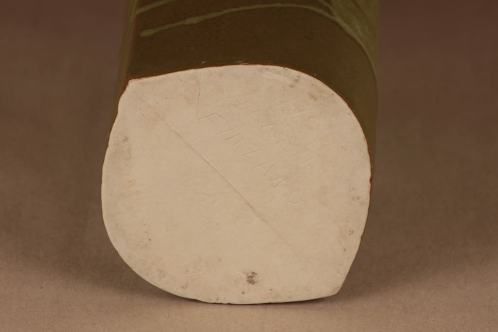 Arabia Karu maljakko, signeerattu, suunnittelija Heljä Liukko-Sundström, signeerattu kuva 3