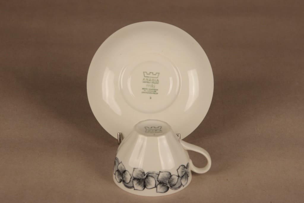 Arabia Rinki kahvikuppi, musta, harmaa, suunnittelija Esteri Tomula, kukka, ornamentti kuva 3