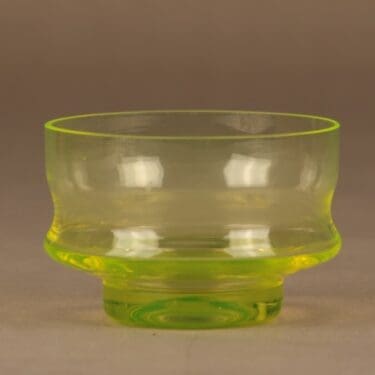 Riihimäen lasi Erkki jälkiruokamalja, keltainen, suunnittelija Erkkitapio Siiroinen,