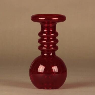 Riihimäen lasi Carmen maljakko/kynttilänjalka, punainen, suunnittelija Tamara Aladin,