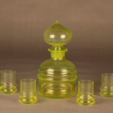 Riihimäen lasi Sulttaani Karahvi ja 4 lasia, keltainen, suunnittelija Nanny Still,