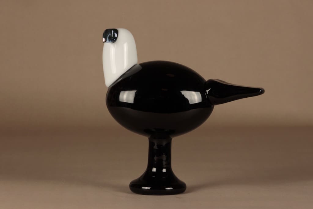 Nuutajärvi lintu , Kotka, suunnittelija Oiva Toikka, Kotka, signeerattu