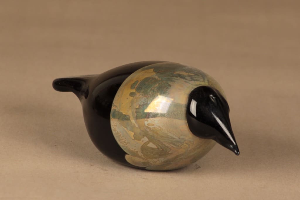 Nuutajärvi lintu , Varis, suunnittelija Oiva Toikka, Varis kuva 2