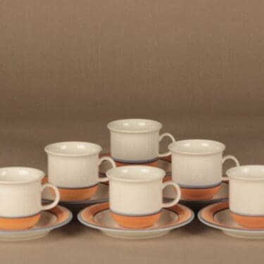 Arabia Aprikos kahvikuppi, oranssi, sininen, musta, 6 kpl, suunnittelija Inkeri Leivo, raitakoriste