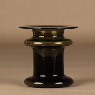 Iittala Novitas maljakko, vihreä, suunnittelija Timo Sarpaneva, signeerattu