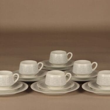 Arabia Pitsi kahvikuppi ja lautaset(2), valkoinen, harmaa, 6 kpl, suunnittelija Raija Uosikkinen,