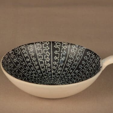 Kupittaan Savi malja, käsinmaalattu, suunnittelija Solveig Björkman, käsinmaalattu, signeerattu