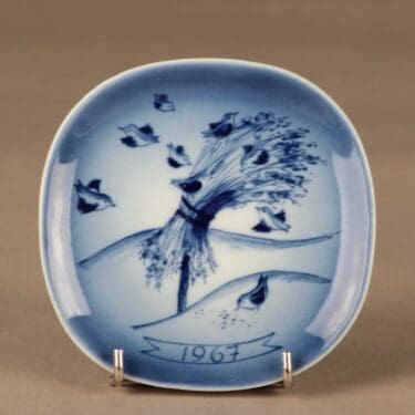 Arabia GOG seinälautanen, 1967, suunnittelija Gunvor Olin-Grönqvist, 1967