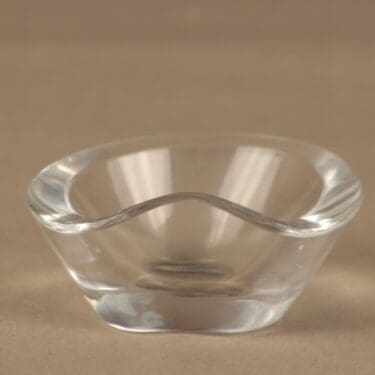 Riihimäen lasi Vaakuna tuhka-astia, signeerattu, suunnittelija Helena Tynell, signeerattu