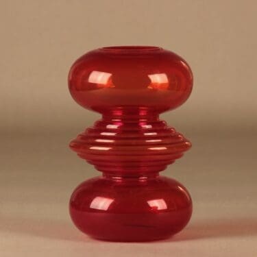 Riihimäen lasi Tiimalasi maljakko, punainen, suunnittelija Nanny Still,