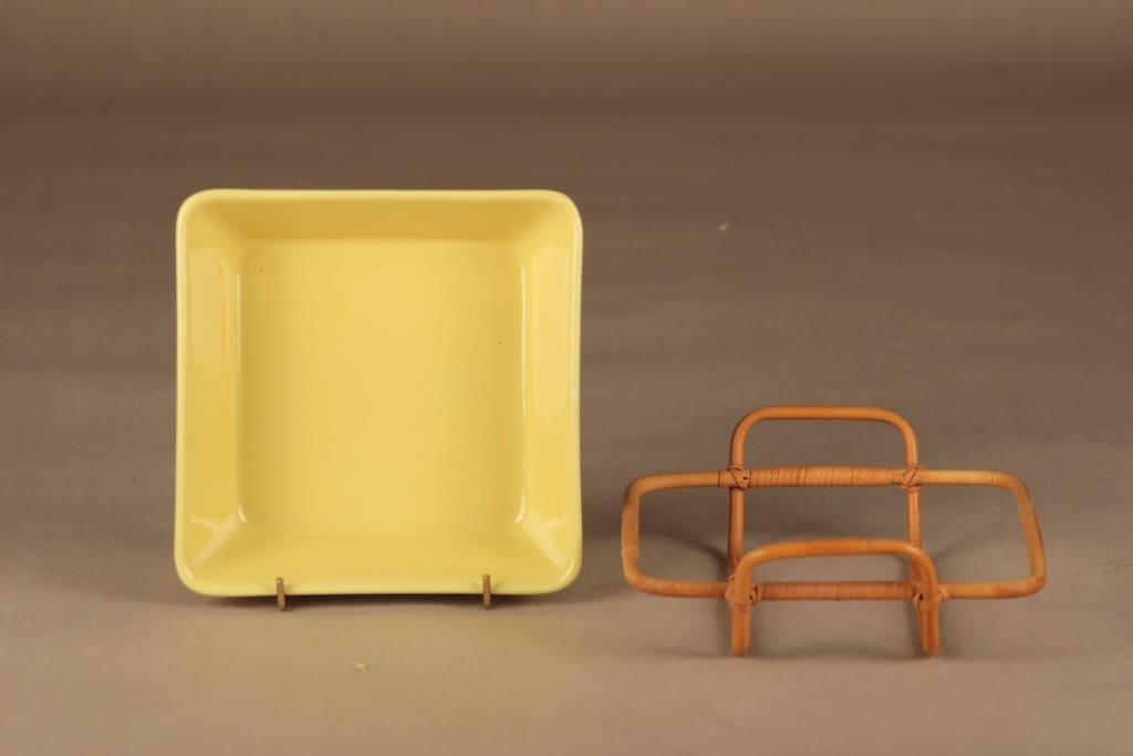 Arabia Kilta tarjoilukulho, rottinkitelineessä, suunnittelija Kaj Franck, rottinkitelineessä kuva 2