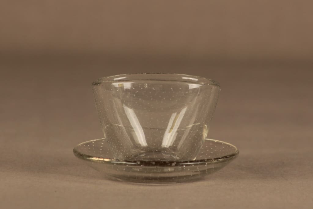 Nuutajärvi Pore cicarette holder and ash tray designer Gunnel Nyman