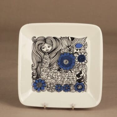 Arabia Pastoraali tarjoilukulho, sininen, musta, suunnittelija Esteri Tomula, Satu-aihe