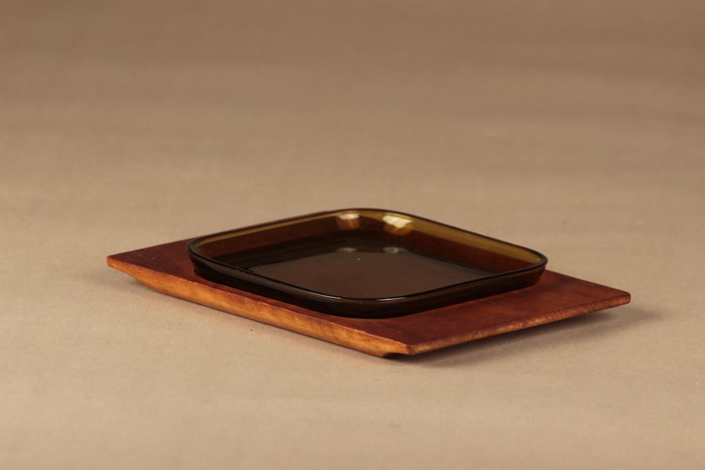 Nuutajärvi 5269 leikkelelautanen, Teak-alustalla, suunnittelija Kaj Franck, Teak-alustalla