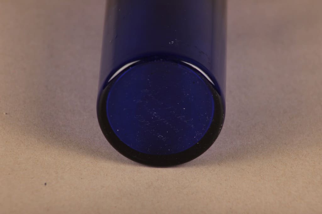 Nuutajärvi Pro Arte Safiiri koristepullo, signeerattu, numeroitu, suunnittelija Oiva Toikka, signeerattu, numeroitu kuva 2