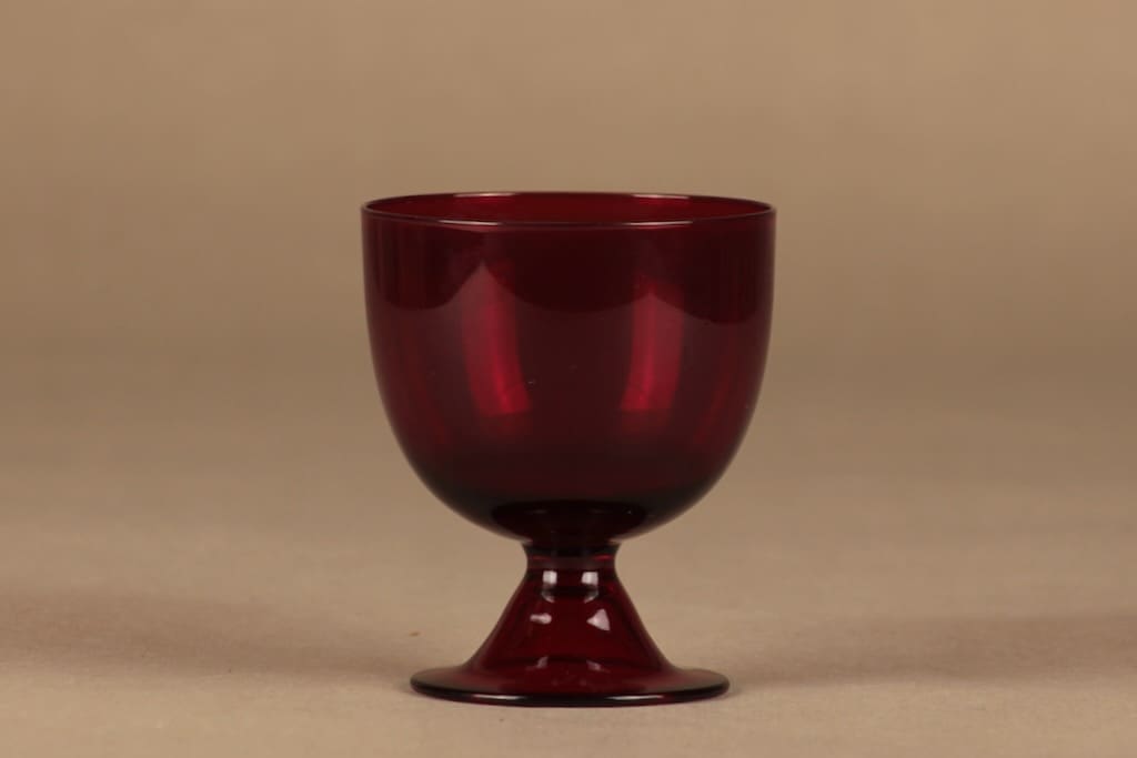 Nuutajärvi Bistro lasi suunnittelija Saara Hopea