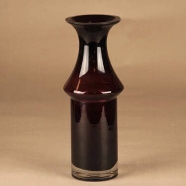 Riihimäen lasi 1463 maljakko, tumma lila suunnittelija Tamara Aladin