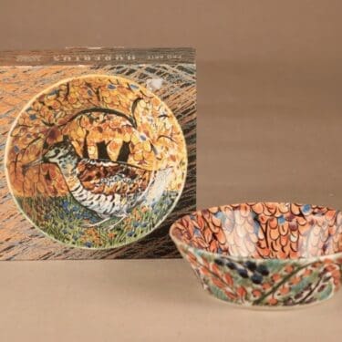 Arabia Pro Arte Hubertus lautanen, Lehtokurppa, suunnittelija Dorrit von Fieandt, Lehtokurppa, Alkuperäisessä paketissa.