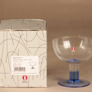 Nuutajärvi Mondo jälkiruokamalja, kirkas, sininen jalka, suunnittelija Kerttu Nurminen, Alkuperäisessä paketissa.