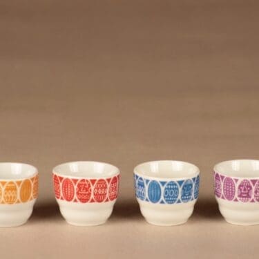 Arabia Kaino munakuppi, eri värejä, 4 kpl, suunnittelija Raija Uosikkinen,