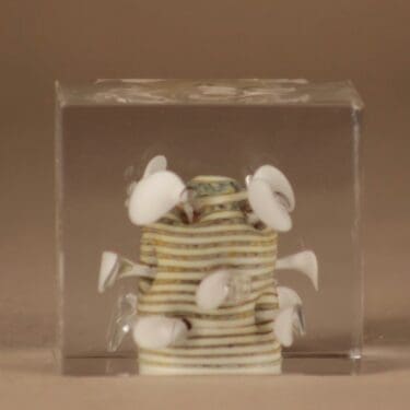 Nuutajärvi vuosikuutio, 1981, suunnittelija Oiva Toikka, 1981, signeerattu