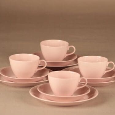 Arabia kahvikuppi ja lautaset(2), vaaleanpunainen, 5 kpl, suunnittelija ,
