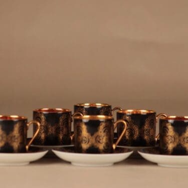 Arabia Odile mokkakuppi, musta, kulta, 6 kpl, suunnittelija Esteri Tomula,