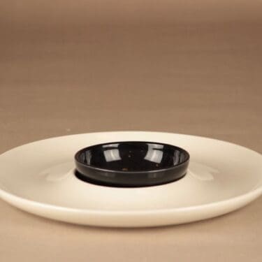 Arabia Roma tarjoiluvati suunnittelija Kati Tuominen-Niittylä