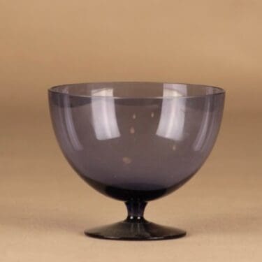 Riihimäen lasi Pingviini jälkiruokamalja, violetti, suunnittelija Helena Tynell,