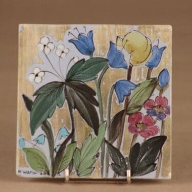 Arabia seinälaatta, käsinmaalattu, suunnittelija Naile Wafin, käsinmaalattu, kukka, signeerattu