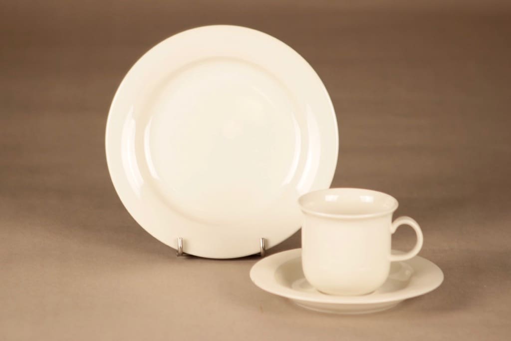 Arabia KS Arctica kahvikuppi ja lautaset(2), valkoinen, 6 kpl, suunnittelija Inkeri Leivo, kuva 2