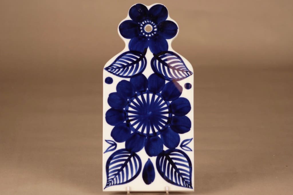 Arabia Köökki talouslevy, käsinmaalattu, suunnittelija Gunvor Olin-Grönqvist, käsinmaalattu, signeerattu