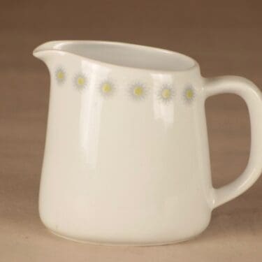 Arabia Päivi kaadin, valkoinen, keltainen koriste, suunnittelija , 0.75 l, päivänkakkara