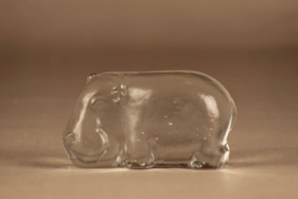 Humppila Villi kuningaskunta figuuri, Edvard virtahepo, suunnittelija Pertti Santalahti, Edvard virtahepo