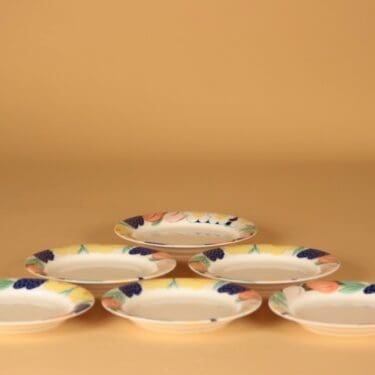 Arabia Poetica lautanen, 16.5 cm, 6 kpl, suunnittelija Dorrit von Fieandt, 16.5 cm, kukka